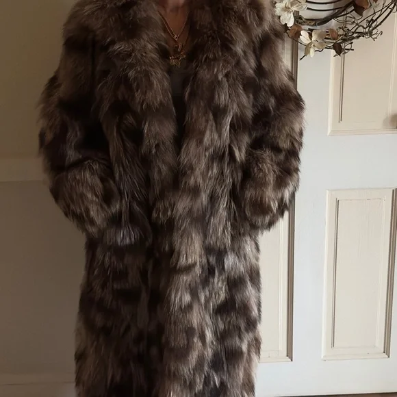 Beautiful, very heavy raccoon fur coat - Picture 1 of 4